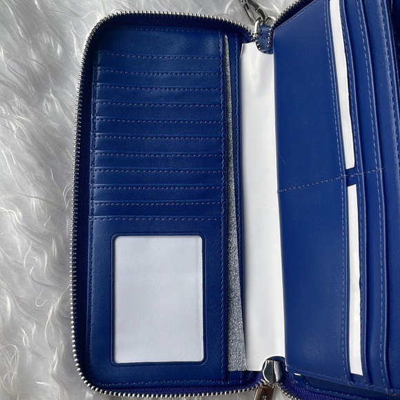 Brand New Michael Kors Blue & White Striped Large  Zip Around Wristlet Wallet - Picture 9 of 15